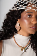 Brinco Dourado Abstrato Esmaltado